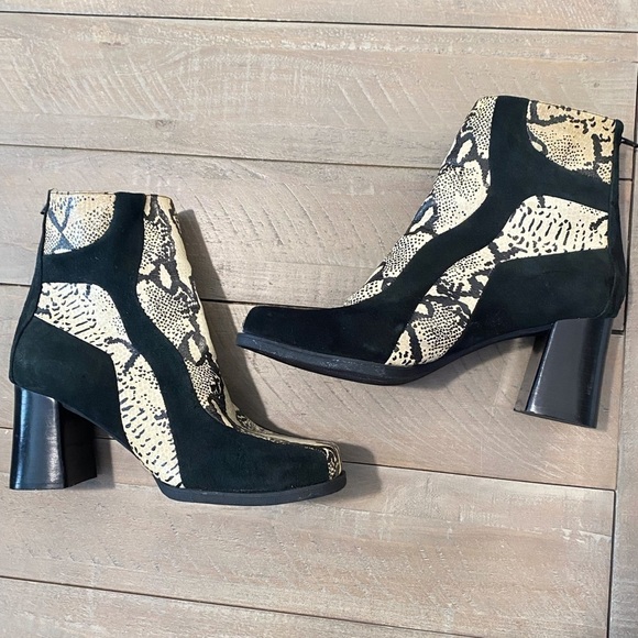 Lorel Black Suede w/Snake Print Chunky Heel Bootie Size 8 l Women’s Chunky Boots - Picture 1 of 4